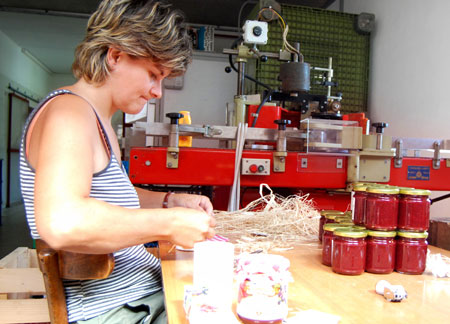 Lavoro manuale I bicchieri sono splendidamente decorati a mano.