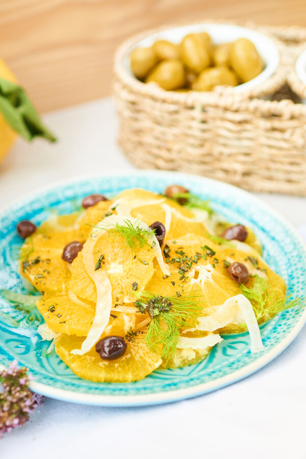 Insalata di arance con olive nere e finocchi