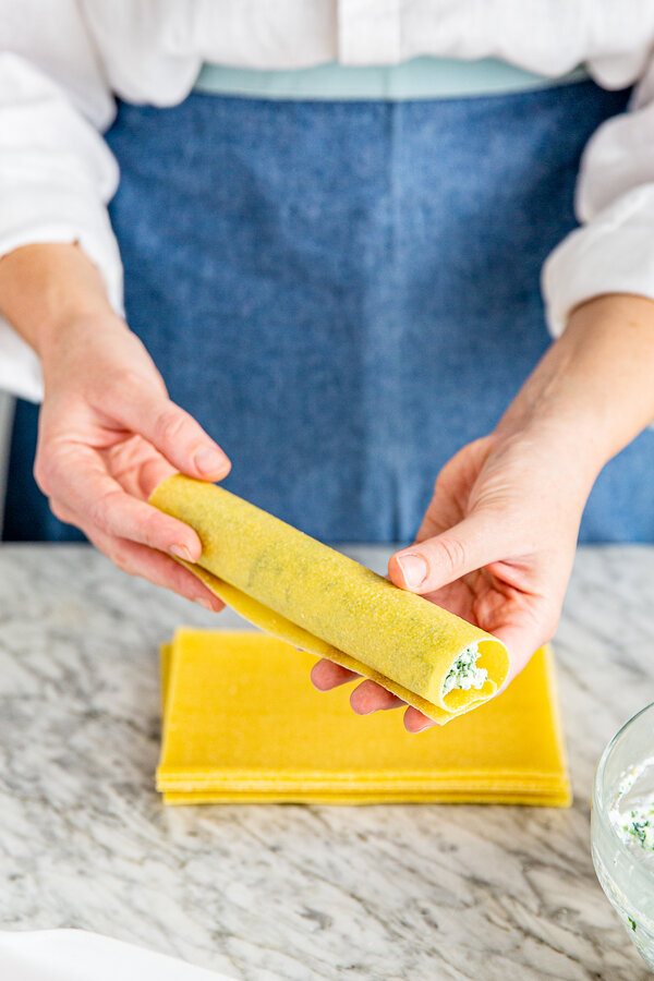 Usa le sfoglie di lasagne per i cannelloni