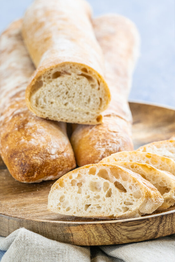   la tipica mollica ariosa e porosa del pane ciabatta